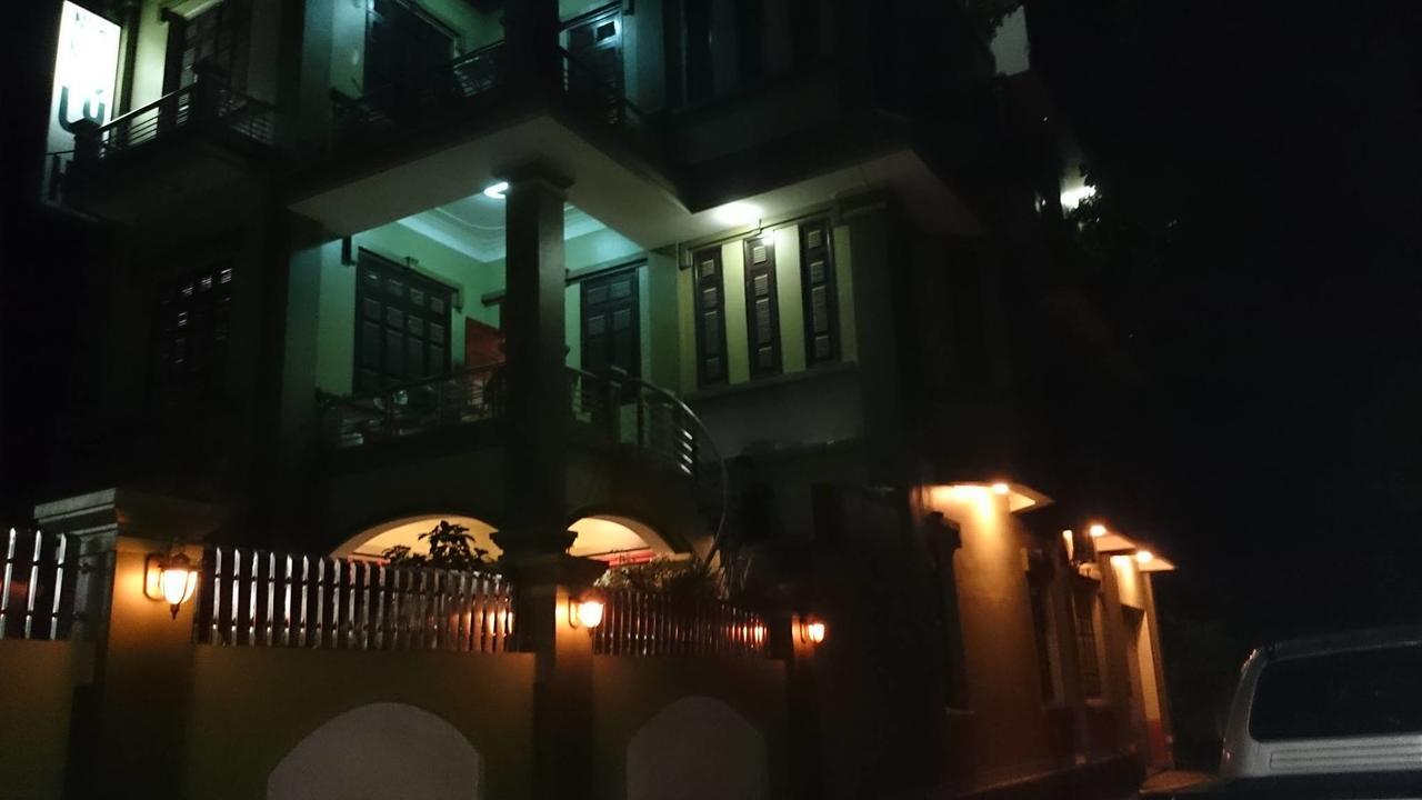 Backpackers Hotel Хатинь Экстерьер фото