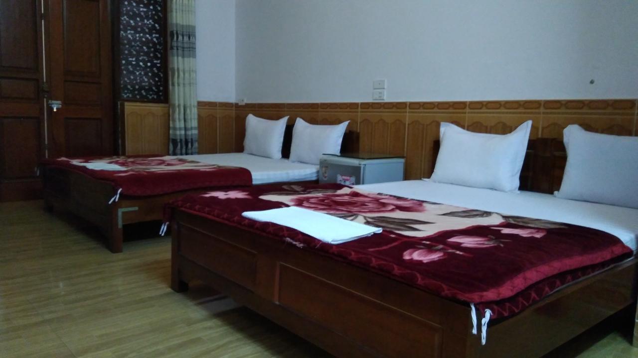 Backpackers Hotel Хатинь Экстерьер фото