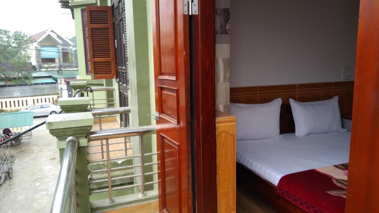 Backpackers Hotel Хатинь Экстерьер фото