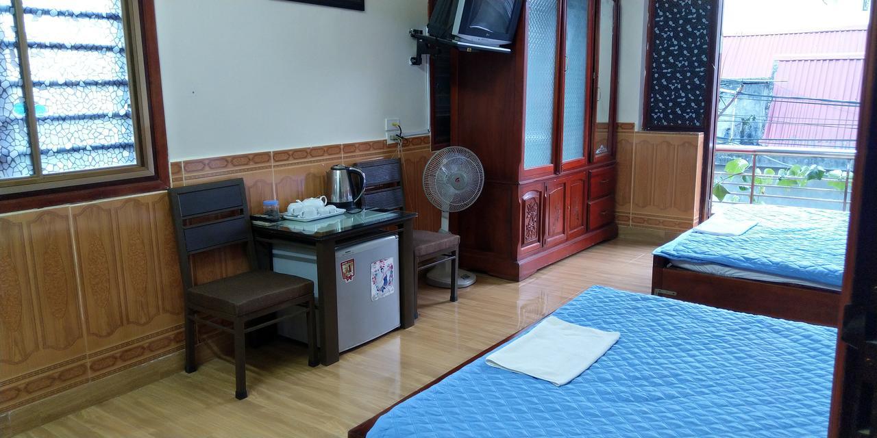Backpackers Hotel Хатинь Экстерьер фото