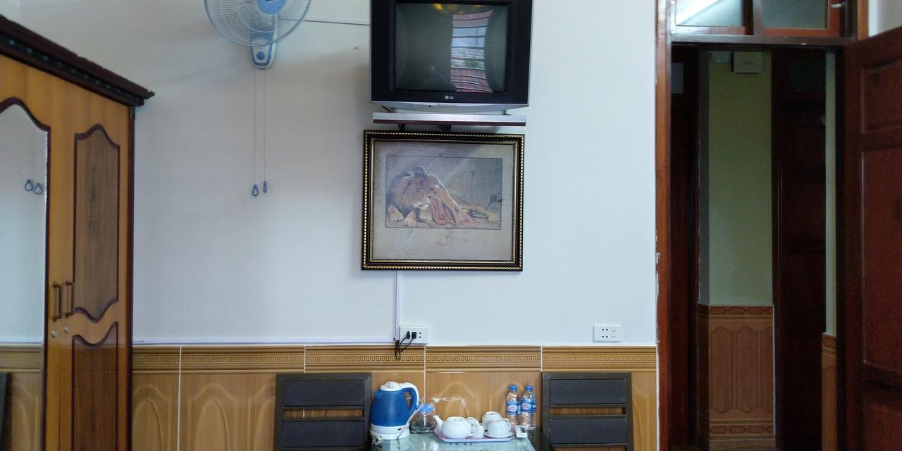 Backpackers Hotel Хатинь Экстерьер фото