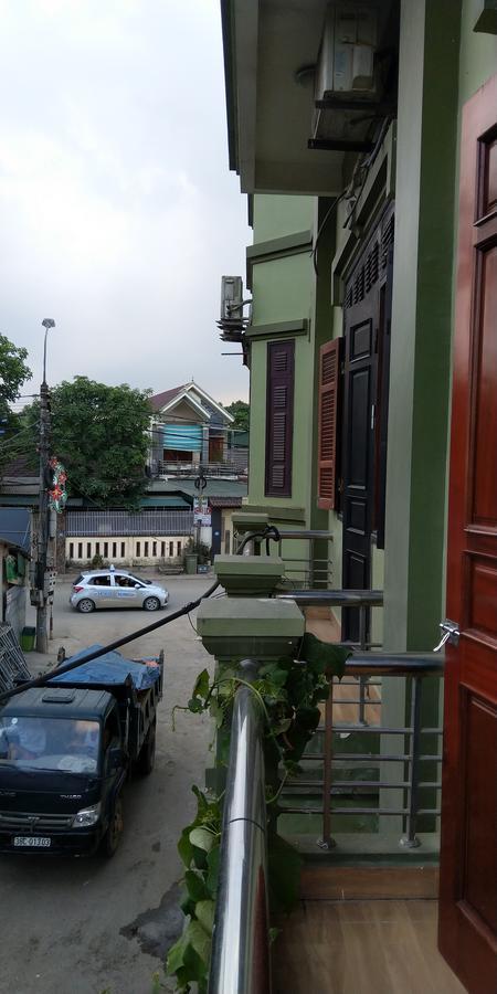 Backpackers Hotel Хатинь Экстерьер фото