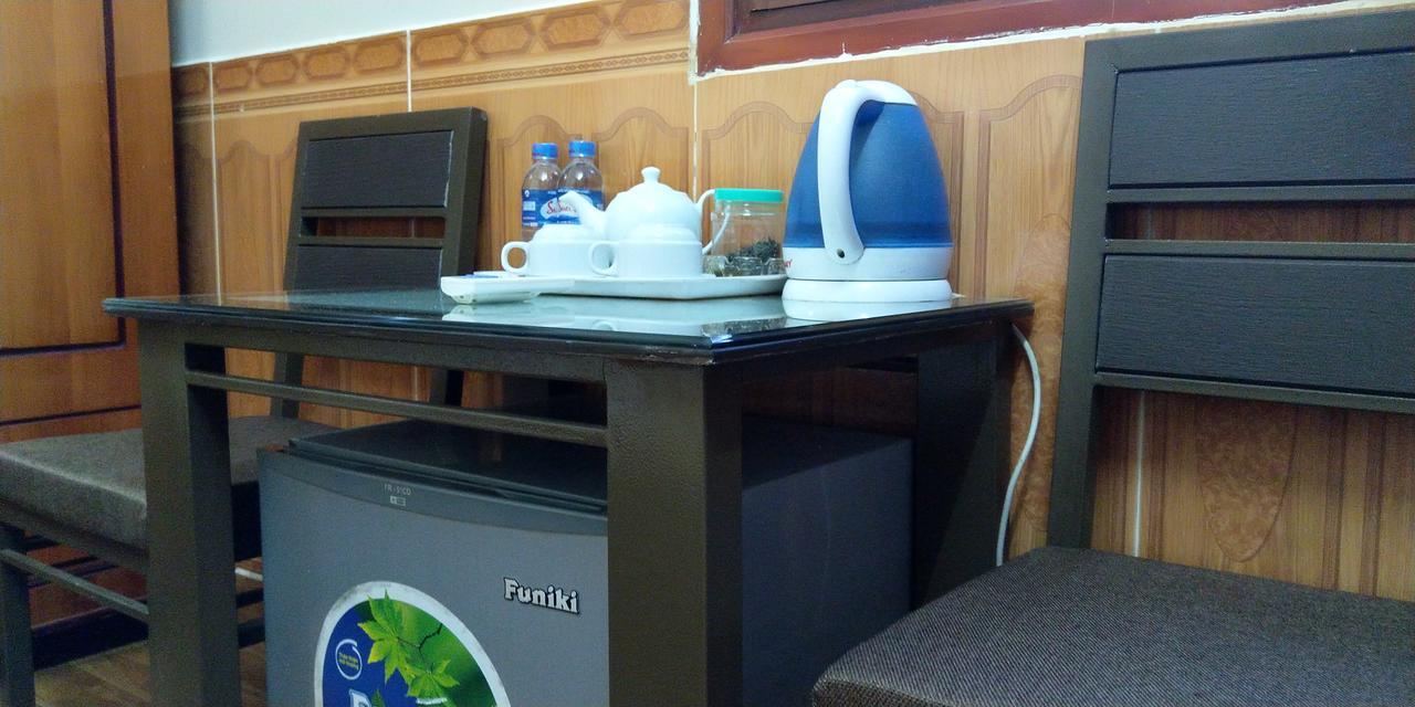 Backpackers Hotel Хатинь Экстерьер фото