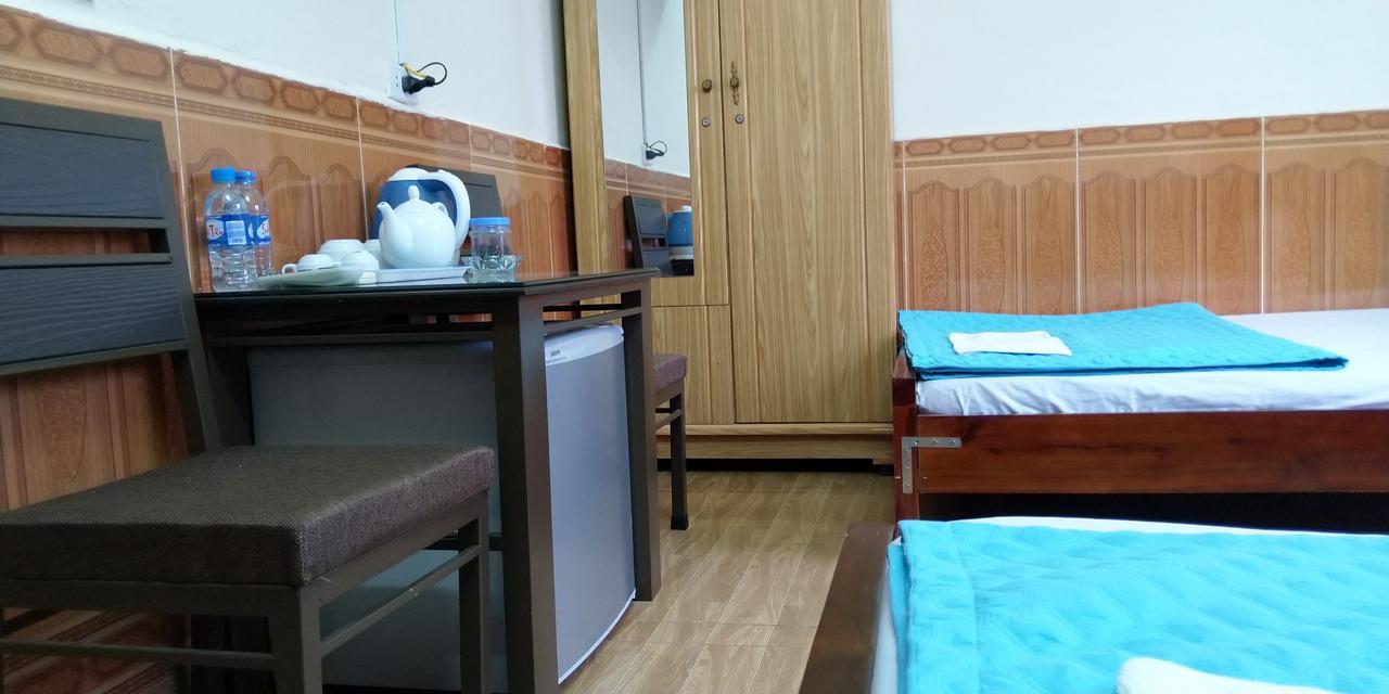 Backpackers Hotel Хатинь Экстерьер фото