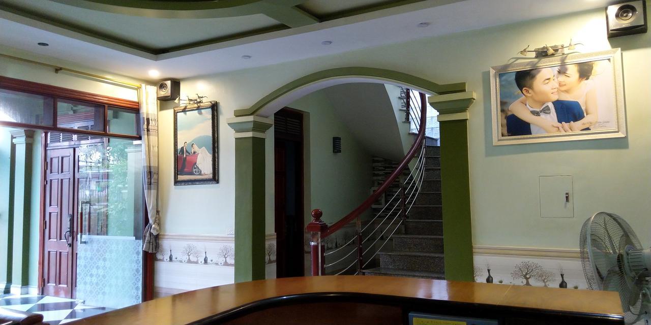 Backpackers Hotel Хатинь Экстерьер фото