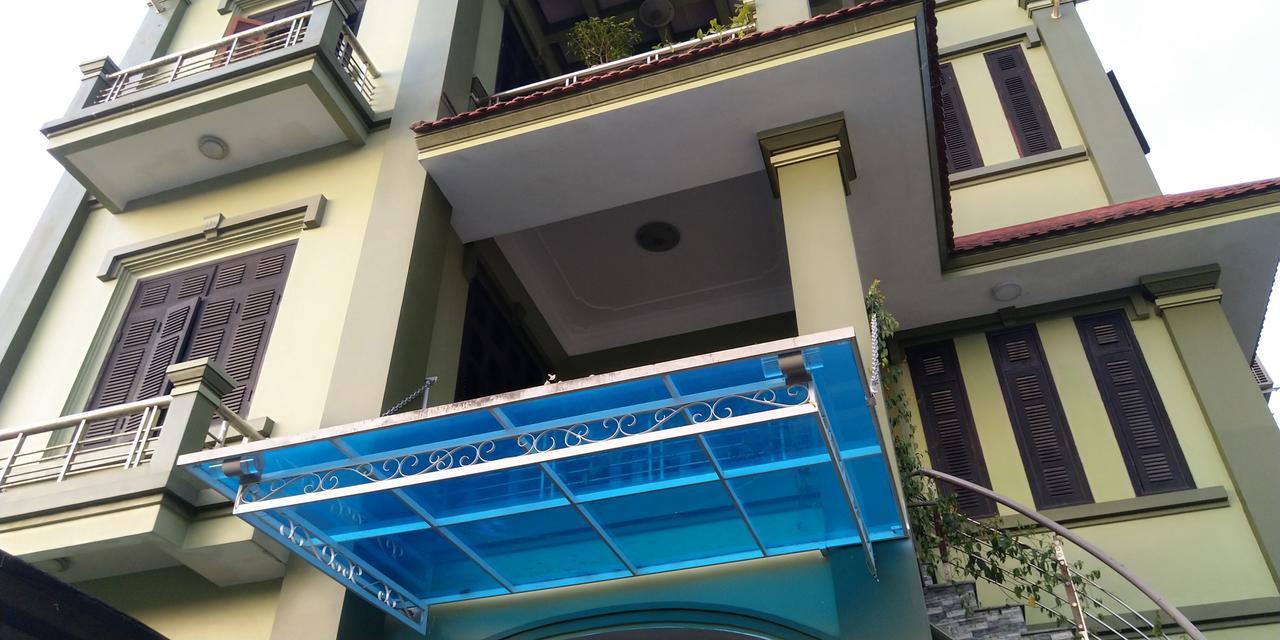 Backpackers Hotel Хатинь Экстерьер фото