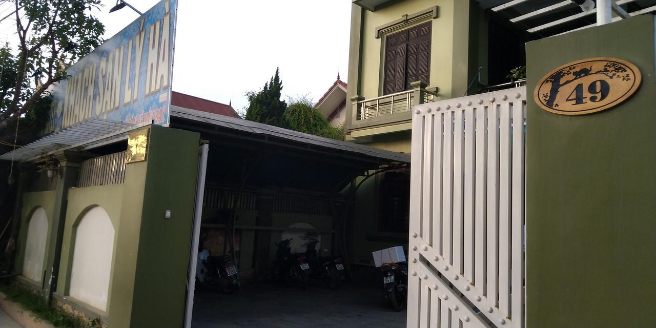 Backpackers Hotel Хатинь Экстерьер фото