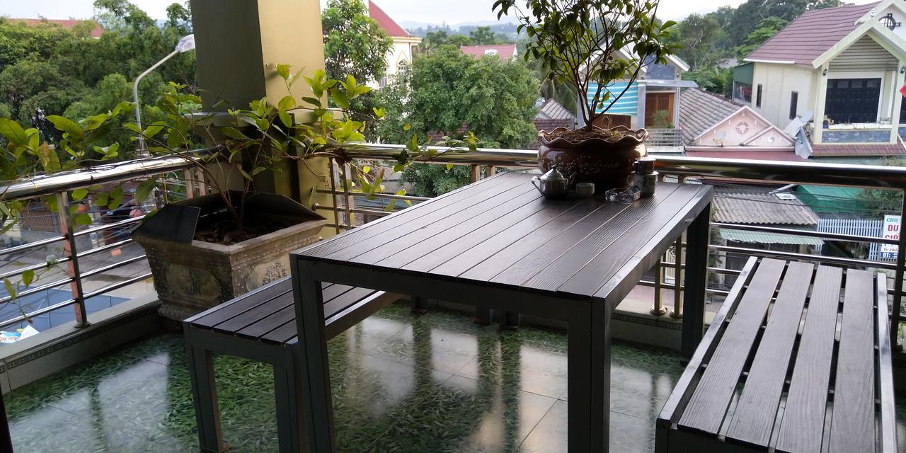 Backpackers Hotel Хатинь Экстерьер фото