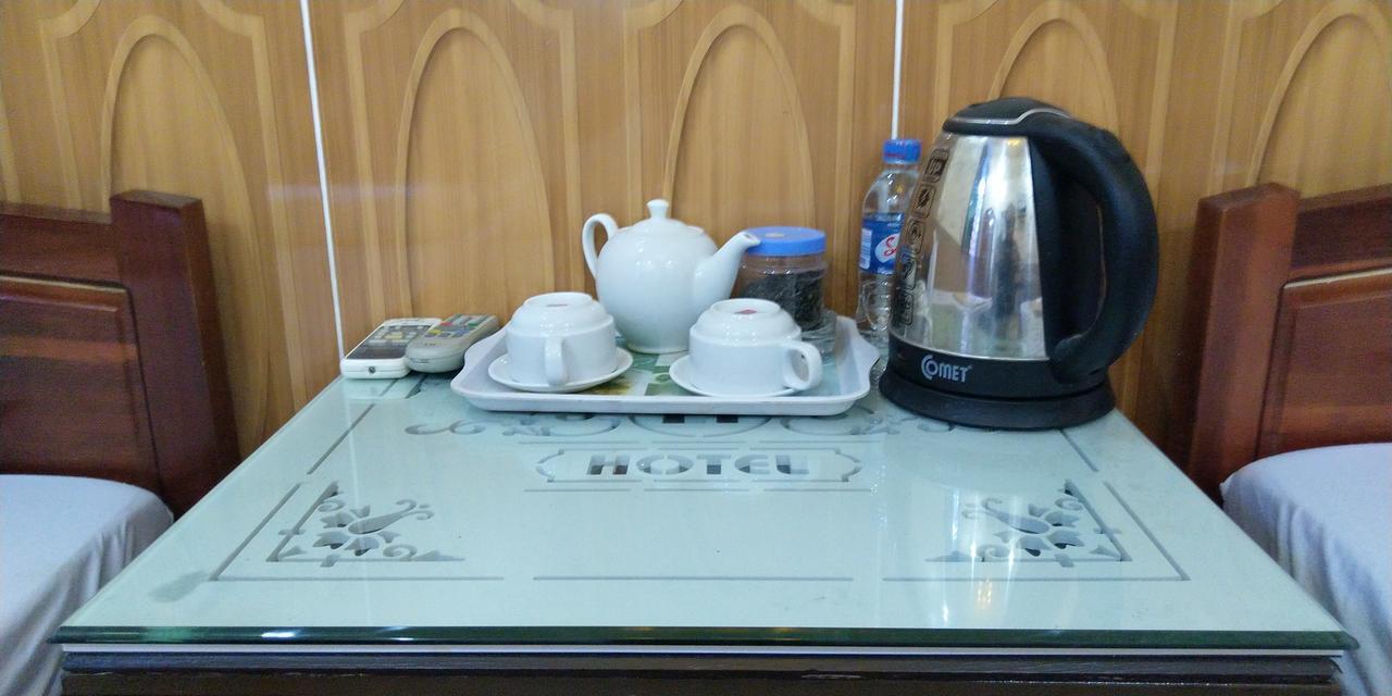 Backpackers Hotel Хатинь Экстерьер фото
