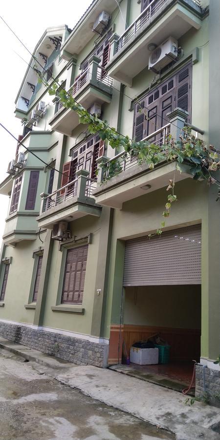 Backpackers Hotel Хатинь Экстерьер фото