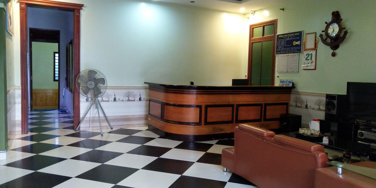 Backpackers Hotel Хатинь Экстерьер фото