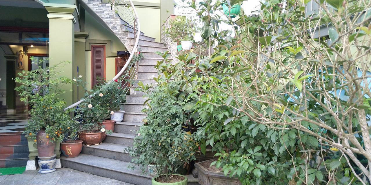 Backpackers Hotel Хатинь Экстерьер фото