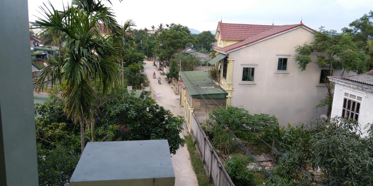Backpackers Hotel Хатинь Экстерьер фото