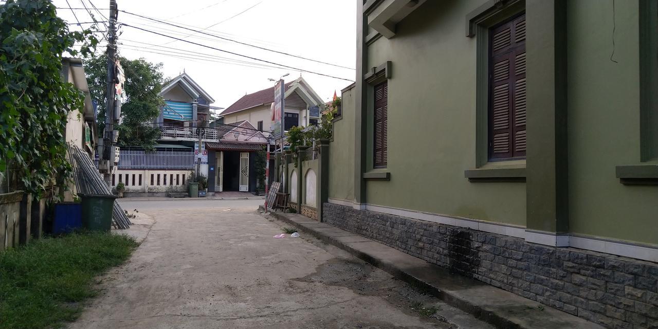 Backpackers Hotel Хатинь Экстерьер фото