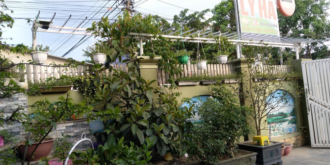 Backpackers Hotel Хатинь Экстерьер фото