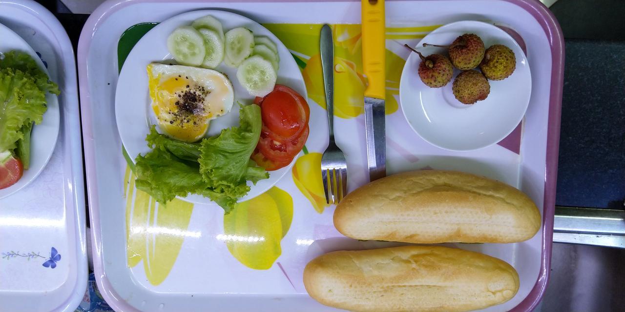 Backpackers Hotel Хатинь Экстерьер фото